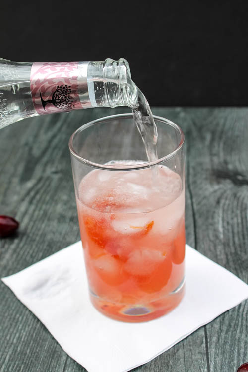 A customizable, 3-ingredient cocktail made from ingredients you likely always have on hand, this Gin & (Cranberry Orange) Jam Cocktail is a refreshing fall sipper. 