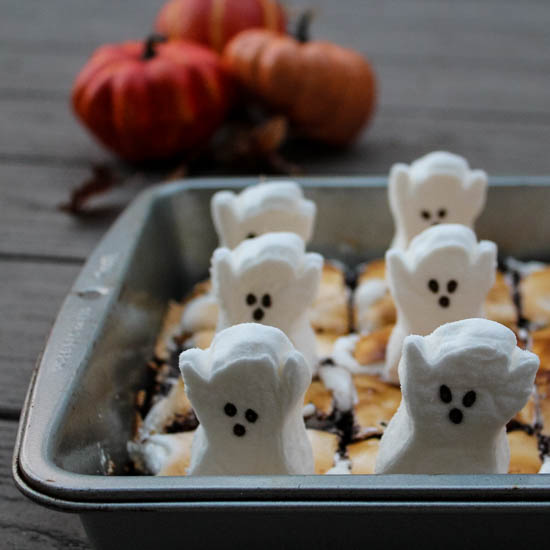 https://www.books-n-cooks.com/wp-content/uploads/2019/10/SMores-Ghost-Brownies-1-2.jpg