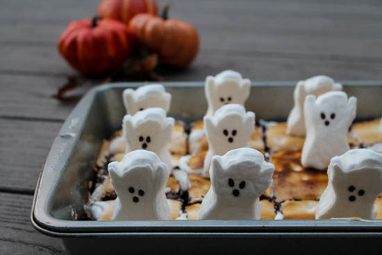 S'mores Ghost Brownies - S'mores Brownies topped with marshmallow ghosts are a fun, whimsical Halloween dessert that kids and adults alike will love. 