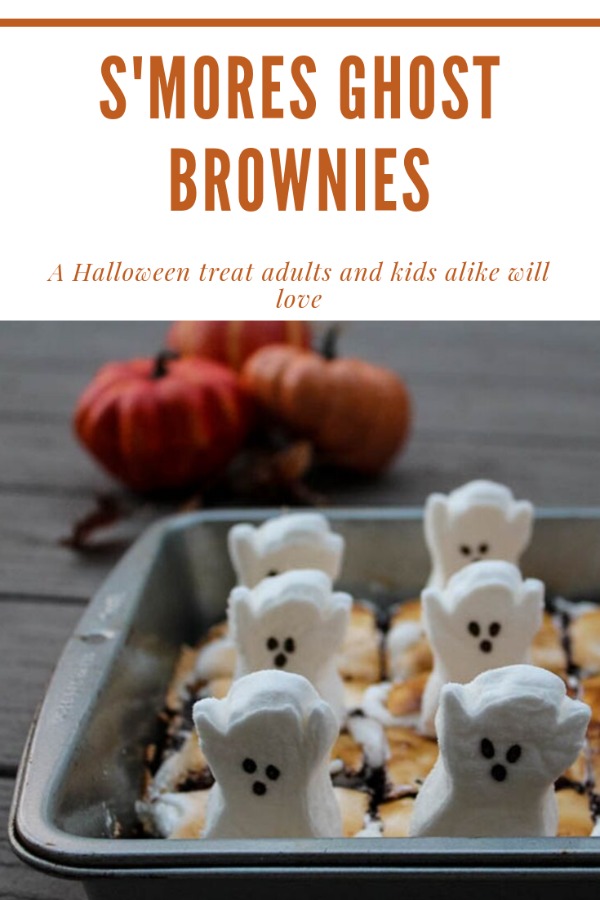 S'mores Ghost Brownies: S'mores Brownies topped with marshmallow ghosts are a fun, whimsical Halloween dessert that kids and adults alike will love. #HalloweenTreatsWeek