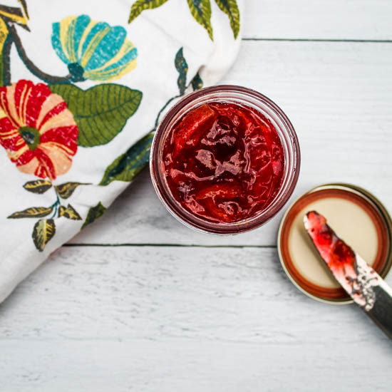 Tart cranberries, sweet oranges and bitter orange peel simmer away with sugar and cinnamon, and preserved into a chunky Cranberry Orange Marmalade so that you can enjoy fall all year round. 