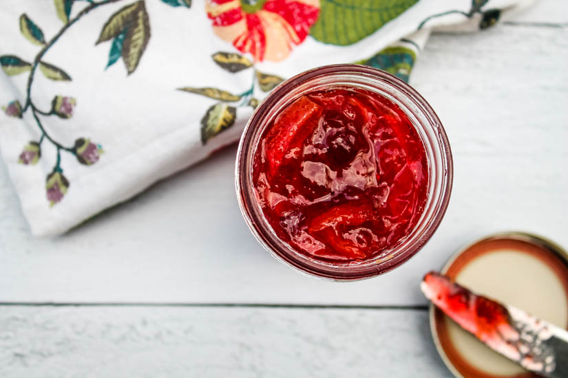 Tart cranberries, sweet oranges and bitter orange peel simmer away with sugar and cinnamon, and preserved into a chunky Cranberry Orange Marmalade so that you can enjoy fall all year round. 